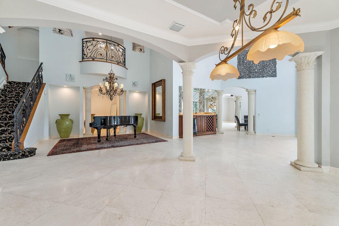 出租: $12,000 (4 贝兹, 4 浴室, 4274 平方英尺)