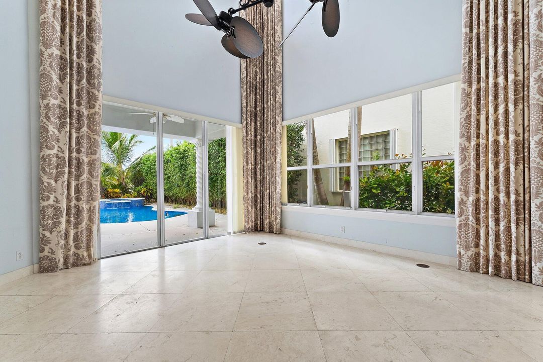 出租: $12,000 (4 贝兹, 4 浴室, 4274 平方英尺)