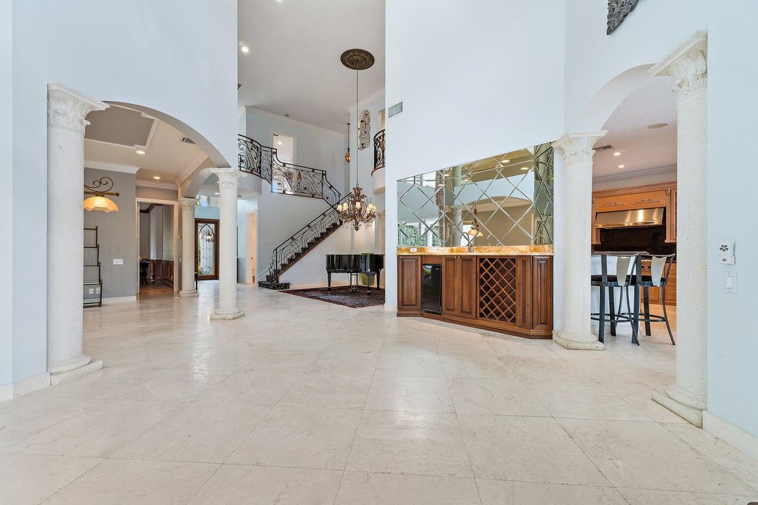 出租: $12,000 (4 贝兹, 4 浴室, 4274 平方英尺)