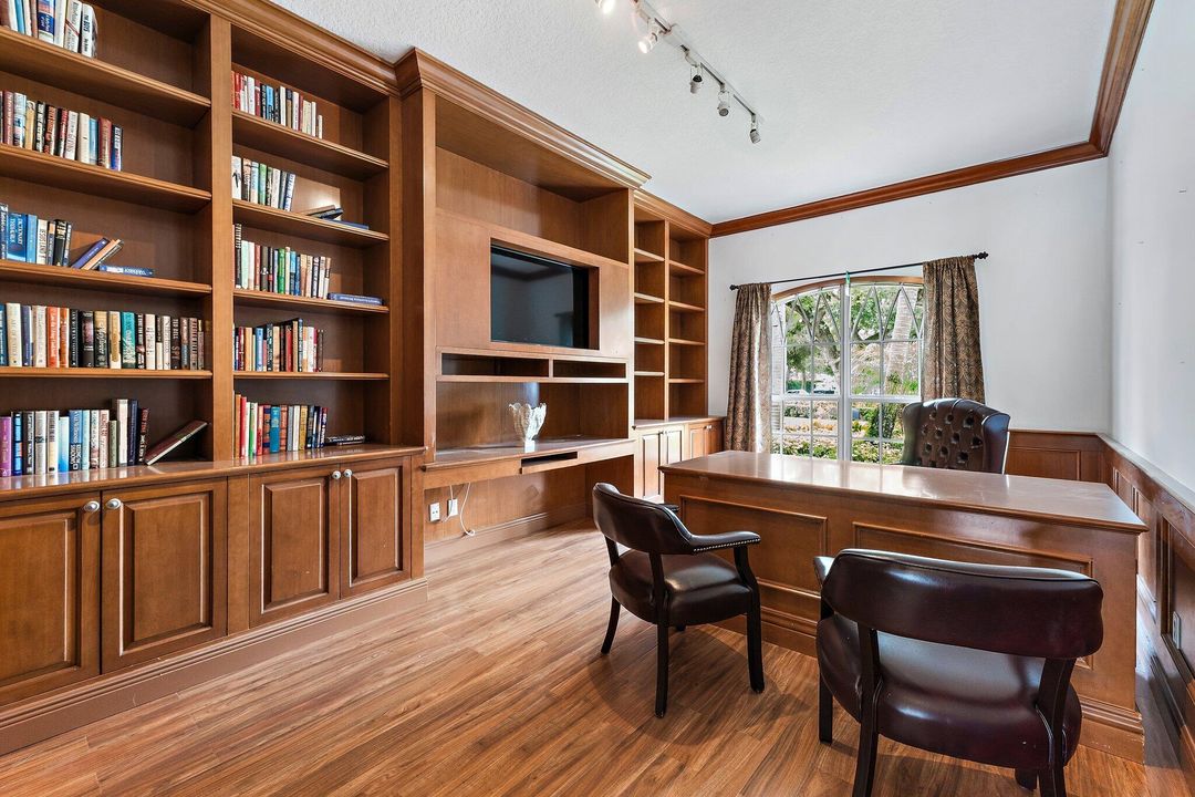 出租: $12,000 (4 贝兹, 4 浴室, 4274 平方英尺)