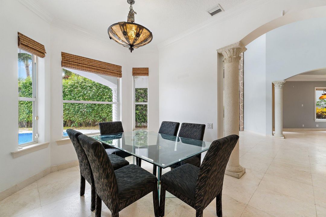 出租: $12,000 (4 贝兹, 4 浴室, 4274 平方英尺)