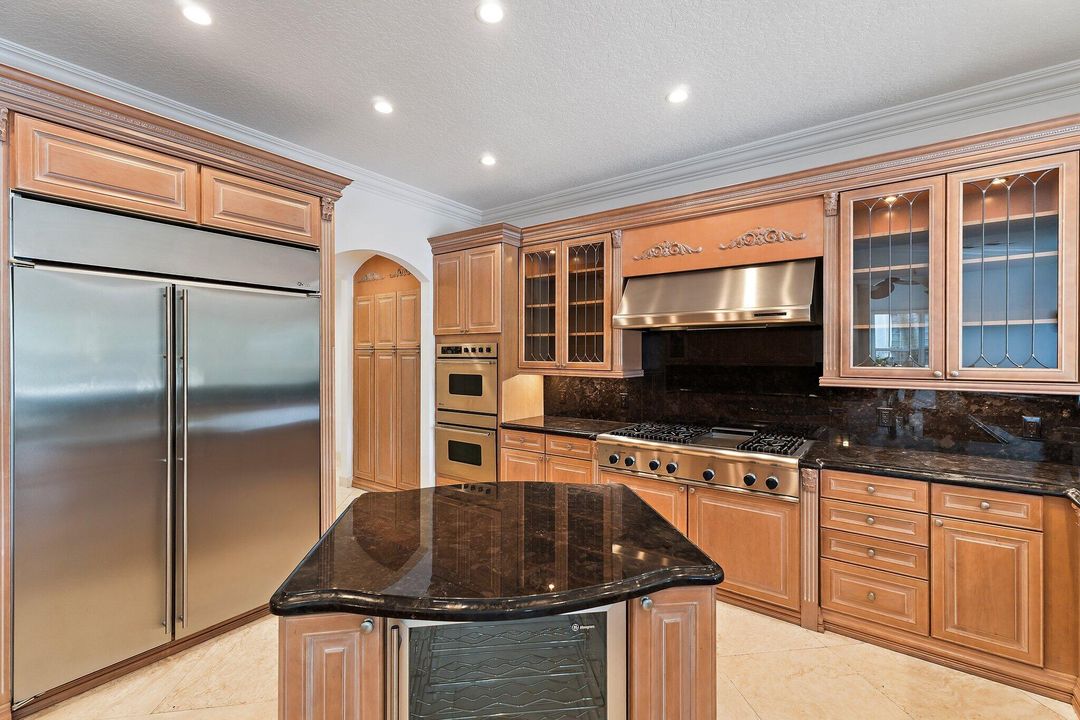 出租: $12,000 (4 贝兹, 4 浴室, 4274 平方英尺)