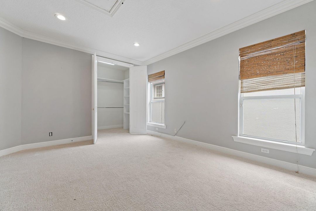 出租: $12,000 (4 贝兹, 4 浴室, 4274 平方英尺)