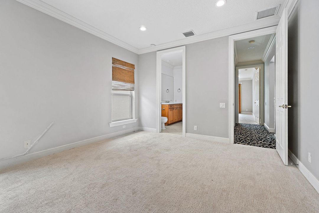 出租: $12,000 (4 贝兹, 4 浴室, 4274 平方英尺)