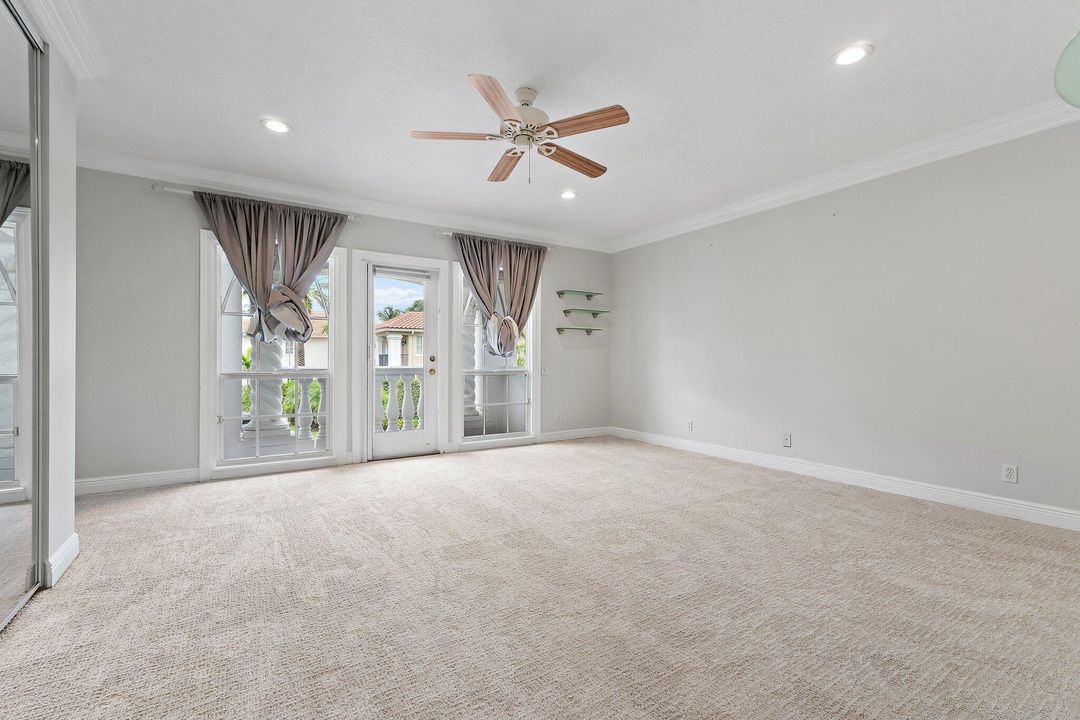 出租: $12,000 (4 贝兹, 4 浴室, 4274 平方英尺)