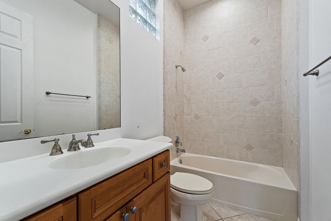 出租: $12,000 (4 贝兹, 4 浴室, 4274 平方英尺)