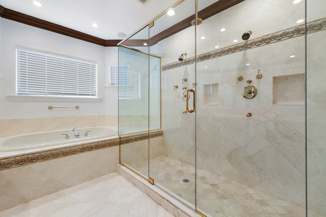 出租: $12,000 (4 贝兹, 4 浴室, 4274 平方英尺)