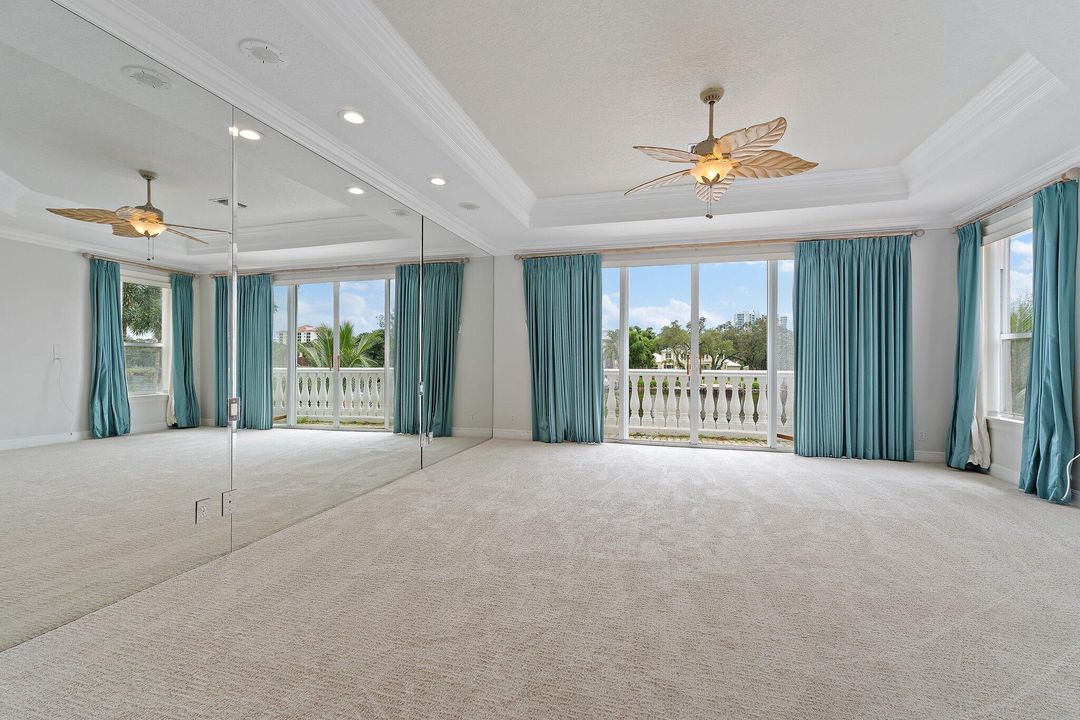 出租: $12,000 (4 贝兹, 4 浴室, 4274 平方英尺)