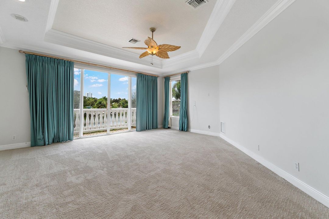 出租: $12,000 (4 贝兹, 4 浴室, 4274 平方英尺)