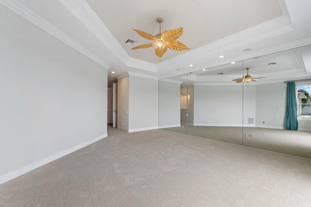 出租: $12,000 (4 贝兹, 4 浴室, 4274 平方英尺)