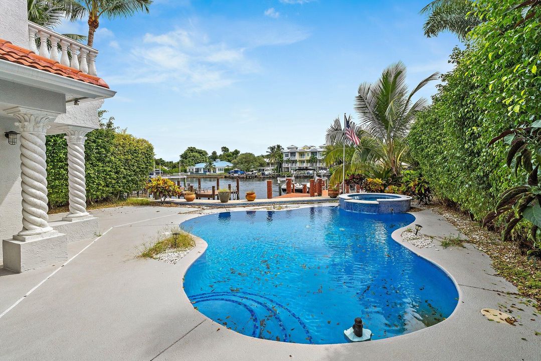 出租: $12,000 (4 贝兹, 4 浴室, 4274 平方英尺)