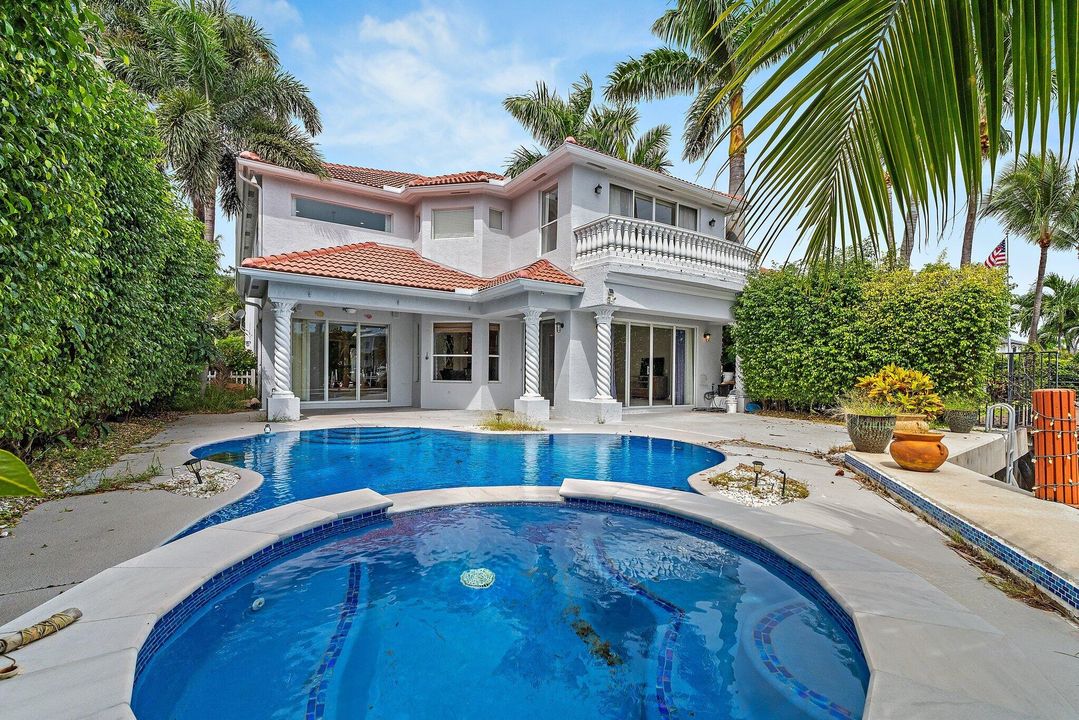 出租: $12,000 (4 贝兹, 4 浴室, 4274 平方英尺)