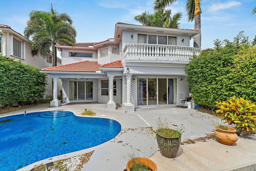 出租: $12,000 (4 贝兹, 4 浴室, 4274 平方英尺)