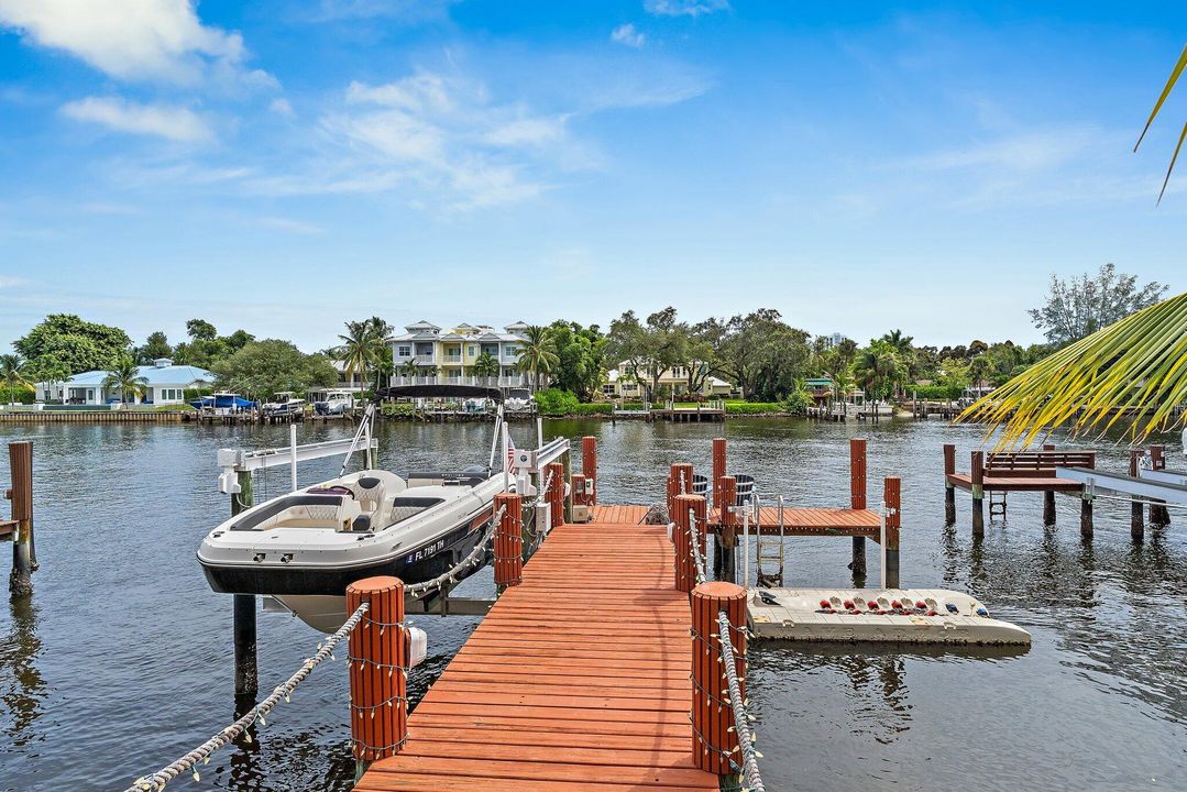 出租: $12,000 (4 贝兹, 4 浴室, 4274 平方英尺)