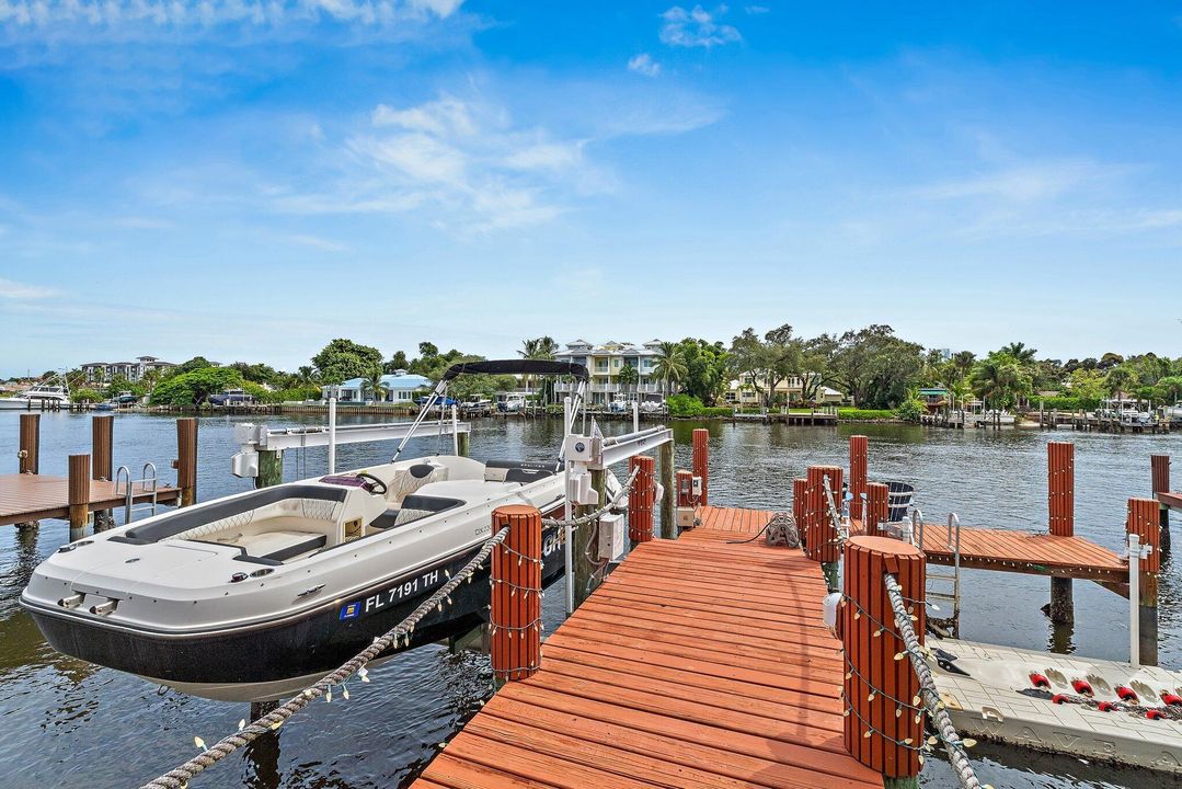 出租: $12,000 (4 贝兹, 4 浴室, 4274 平方英尺)