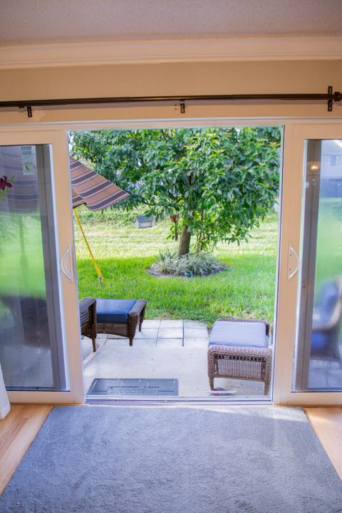 На продажу: $215,000 (2 спален, 2 ванн, 1328 Квадратных фут)