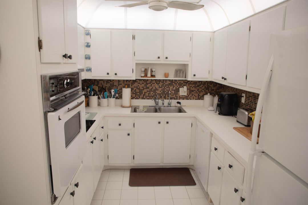 На продажу: $215,000 (2 спален, 2 ванн, 1328 Квадратных фут)