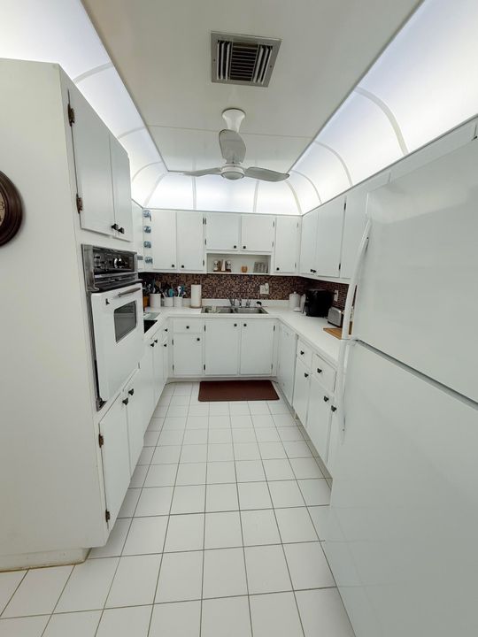 На продажу: $215,000 (2 спален, 2 ванн, 1328 Квадратных фут)