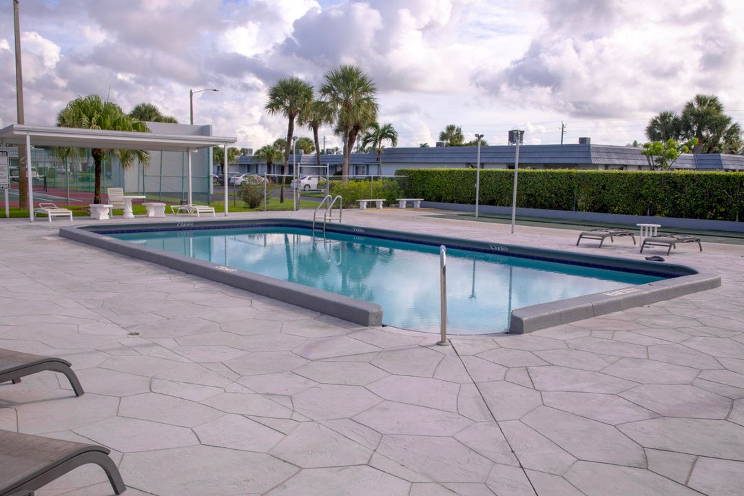 На продажу: $215,000 (2 спален, 2 ванн, 1328 Квадратных фут)