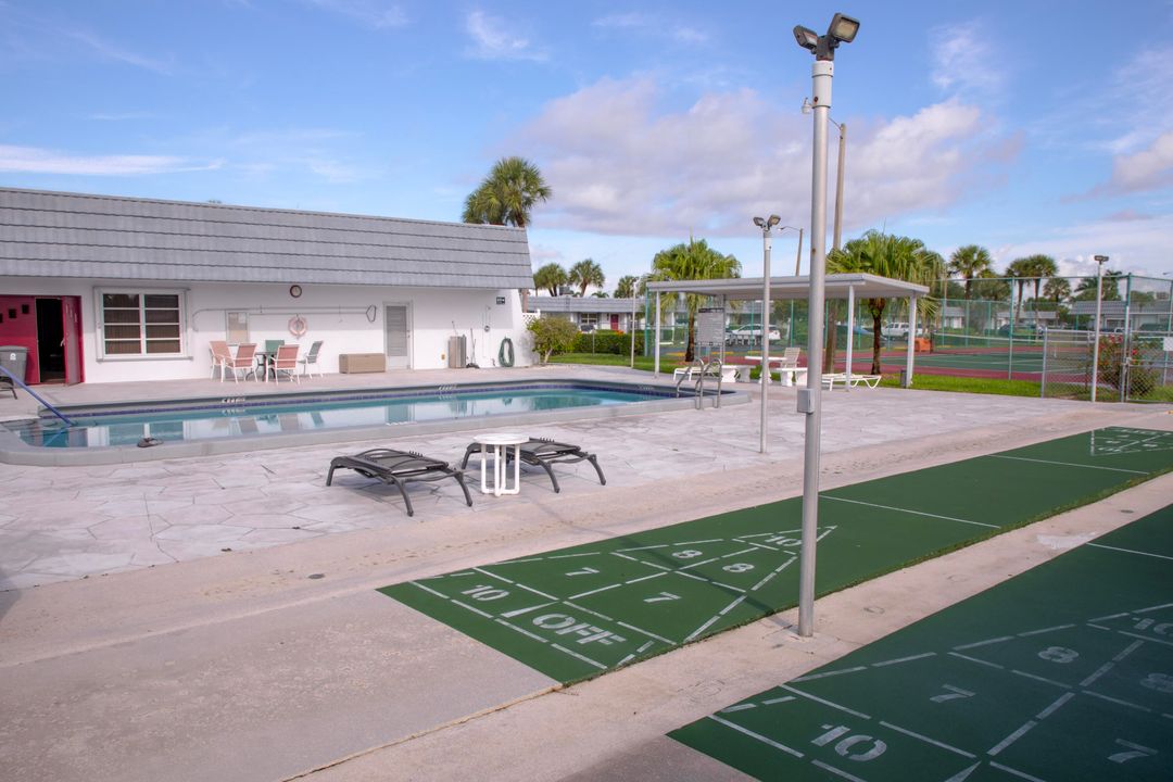 На продажу: $215,000 (2 спален, 2 ванн, 1328 Квадратных фут)