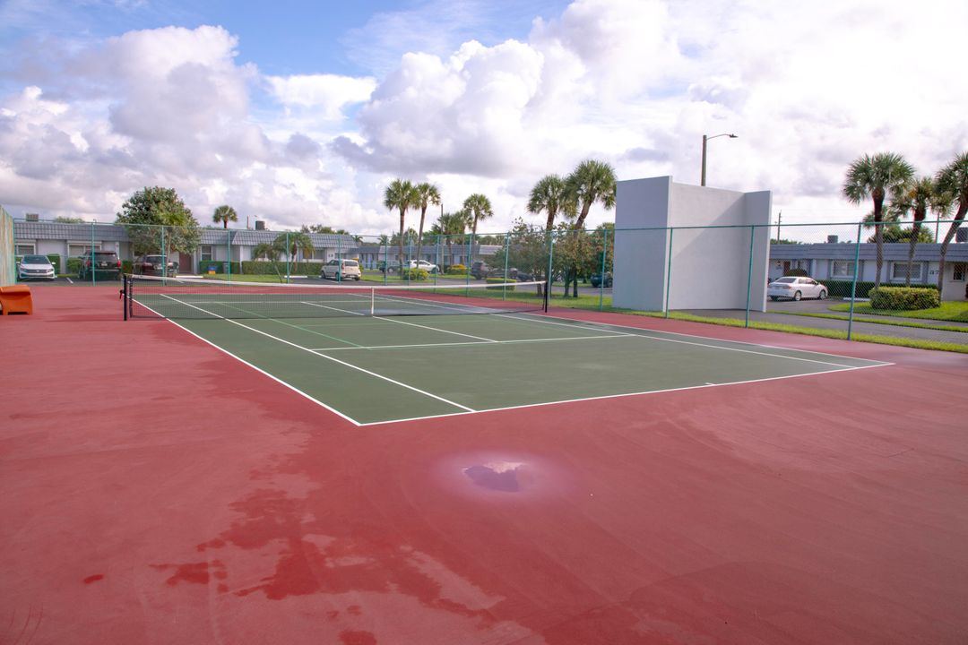 На продажу: $215,000 (2 спален, 2 ванн, 1328 Квадратных фут)