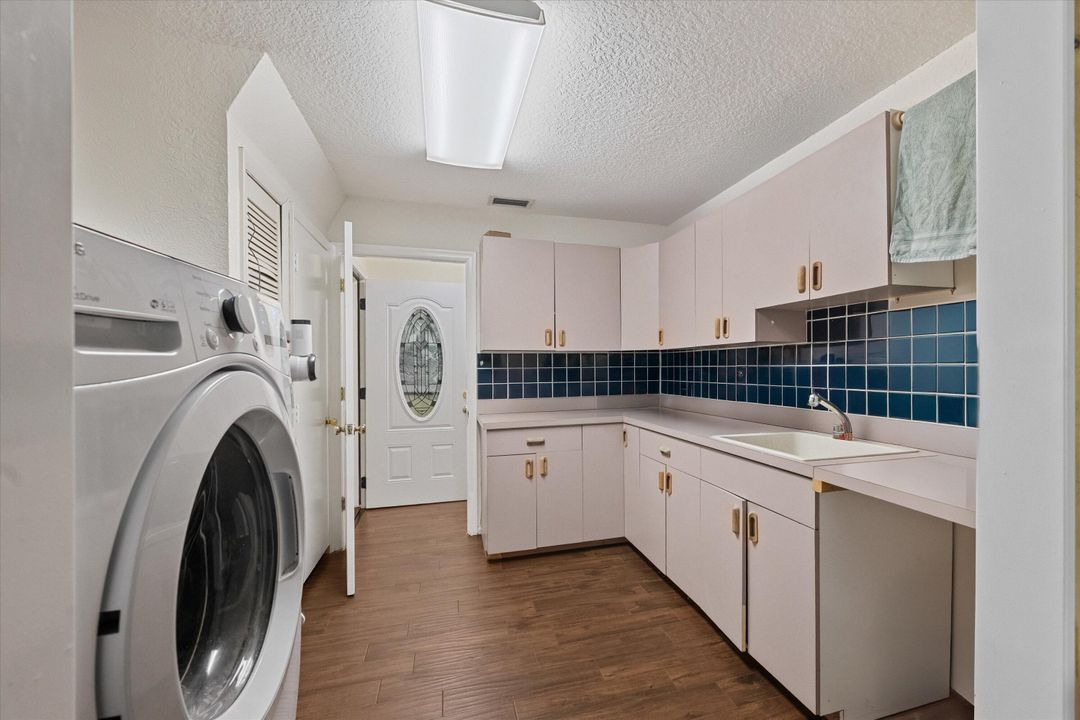 For Sale: $1,874,000 (5 beds, 4 baths, 4032 Square Feet)