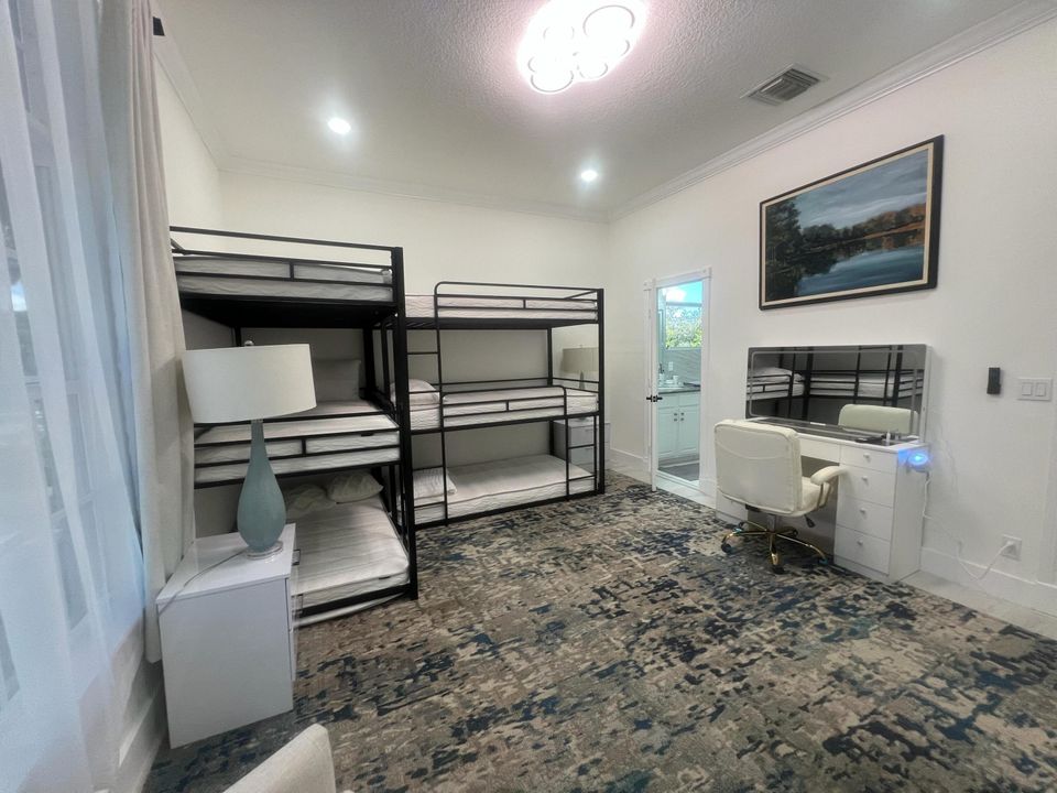 For Rent: $50,000 (6 beds, 7 baths, 5000 Square Feet)