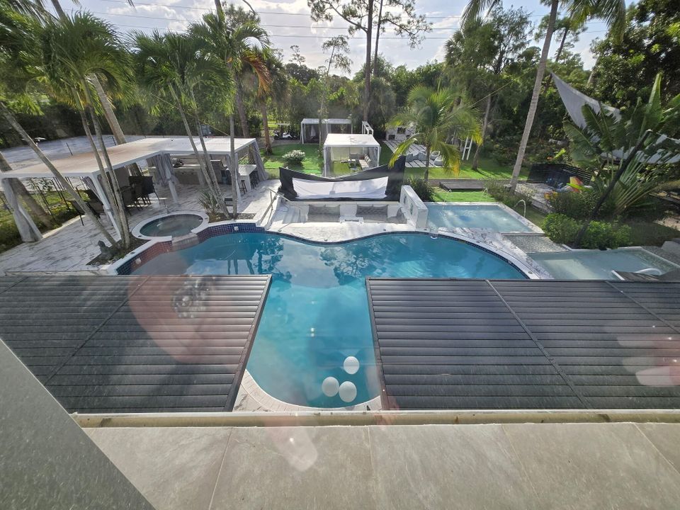 For Rent: $50,000 (6 beds, 7 baths, 5000 Square Feet)