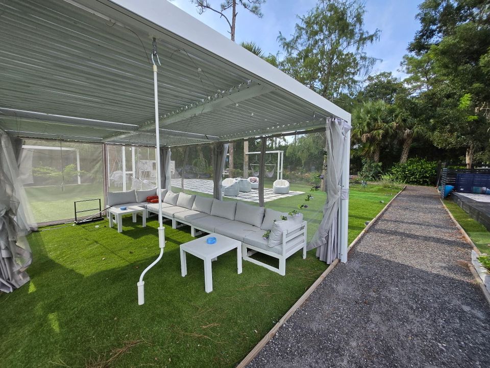 For Rent: $50,000 (6 beds, 7 baths, 5000 Square Feet)