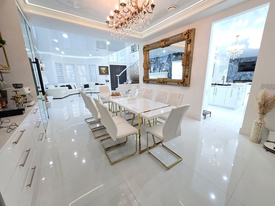 For Rent: $50,000 (6 beds, 7 baths, 5000 Square Feet)