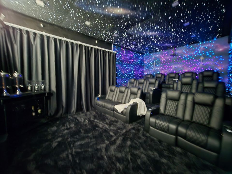 For Rent: $50,000 (6 beds, 7 baths, 5000 Square Feet)