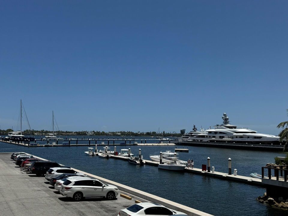 Activo con contrato: $1,950 (2 camas, 2 baños, 948 Pies cuadrados)