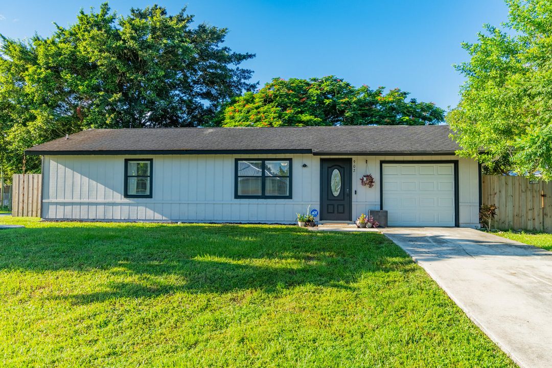 最近售出: $275,000 (2 贝兹, 2 浴室, 888 平方英尺)