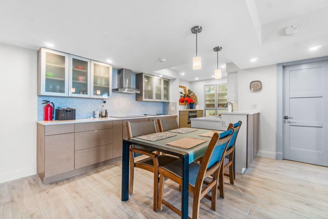 Active With Contract: $4,500 (2 beds, 2 baths, 1170 Square Feet)