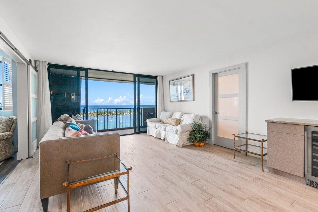 Active With Contract: $4,500 (2 beds, 2 baths, 1170 Square Feet)