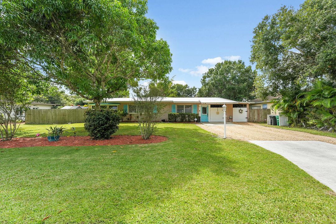 Active With Contract: $349,900 (3 beds, 2 baths, 1546 Square Feet)