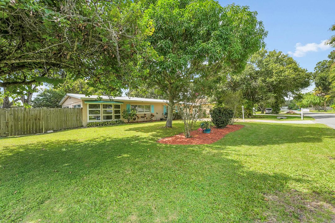 Active With Contract: $349,900 (3 beds, 2 baths, 1546 Square Feet)