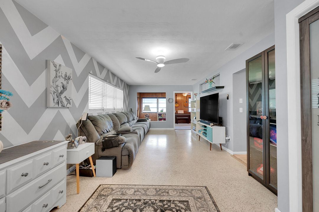 Active With Contract: $349,900 (3 beds, 2 baths, 1546 Square Feet)