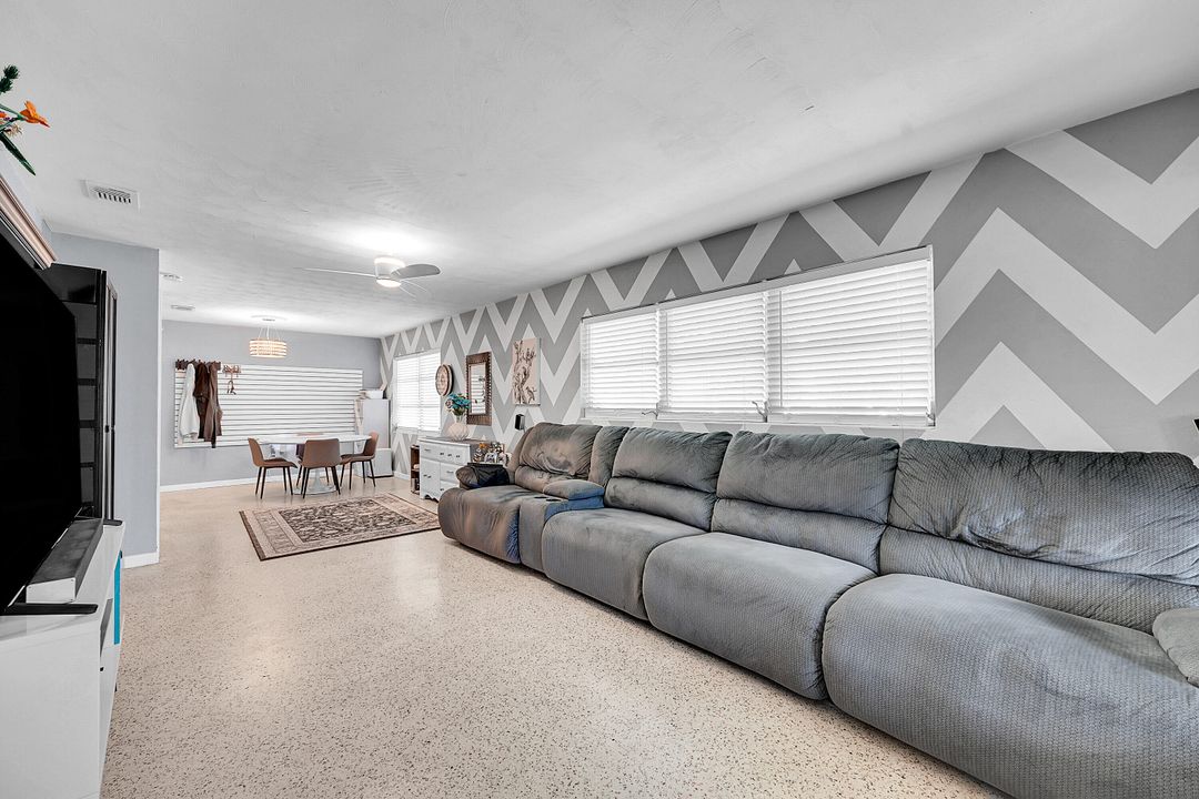 Active With Contract: $349,900 (3 beds, 2 baths, 1546 Square Feet)