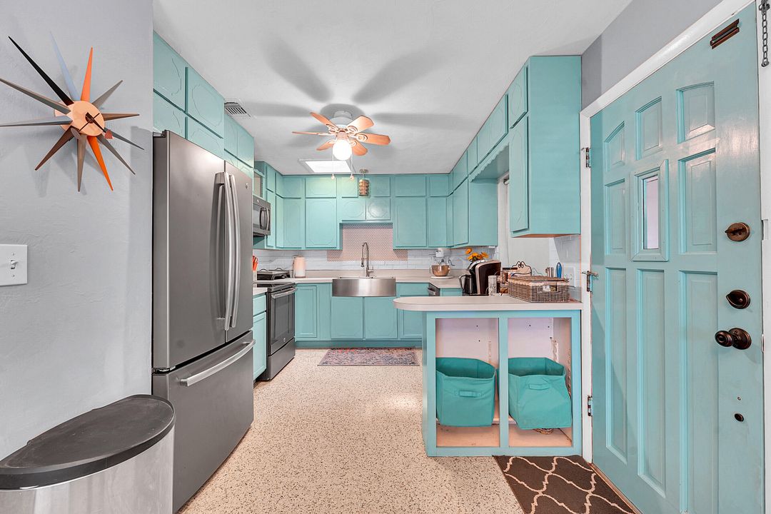 Active With Contract: $349,900 (3 beds, 2 baths, 1546 Square Feet)