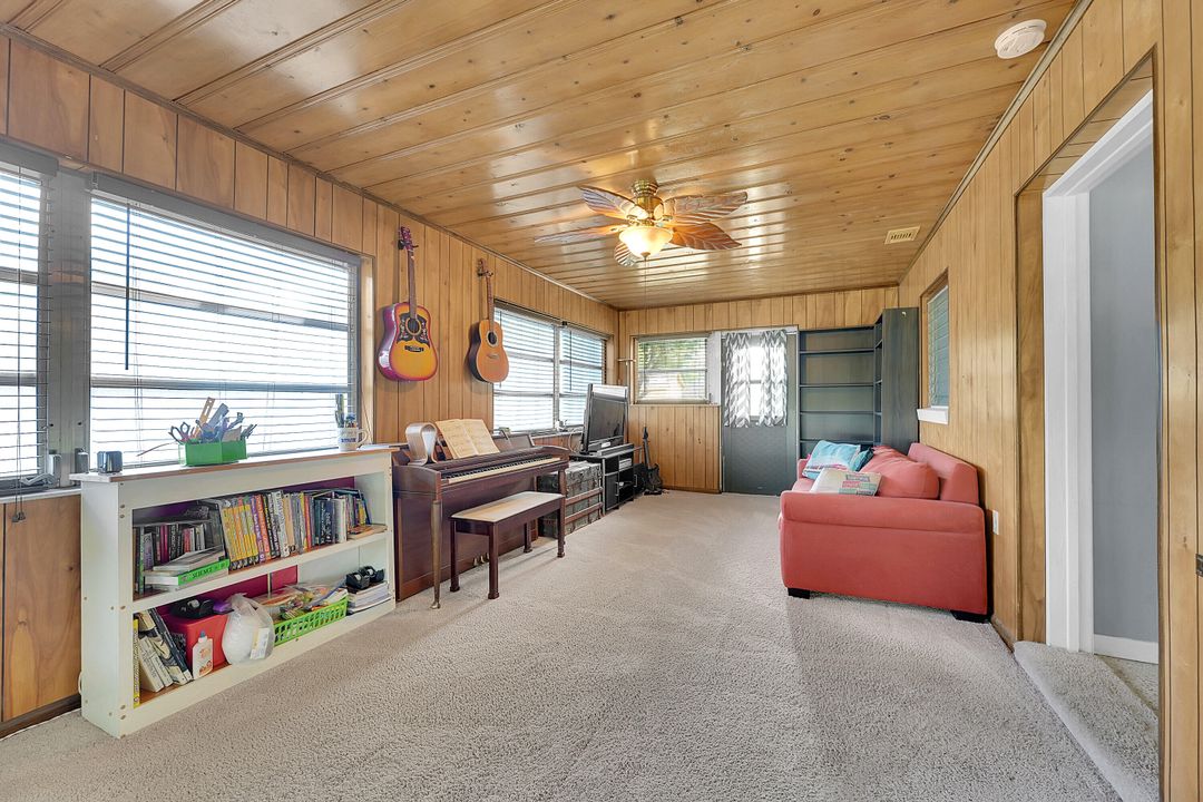 Active With Contract: $349,900 (3 beds, 2 baths, 1546 Square Feet)