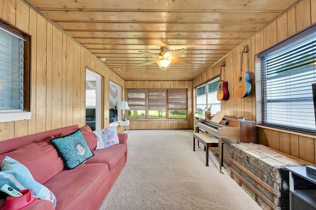 Active With Contract: $349,900 (3 beds, 2 baths, 1546 Square Feet)