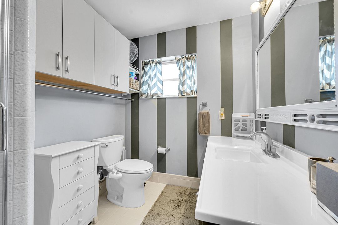 Active With Contract: $349,900 (3 beds, 2 baths, 1546 Square Feet)