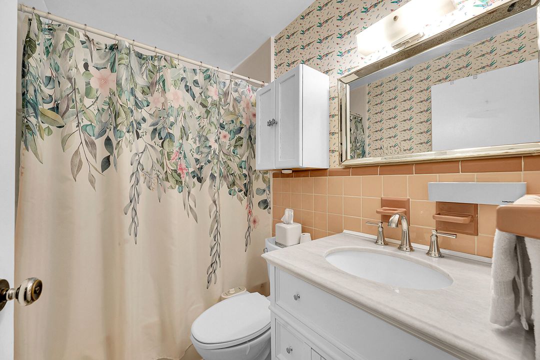 Active With Contract: $349,900 (3 beds, 2 baths, 1546 Square Feet)