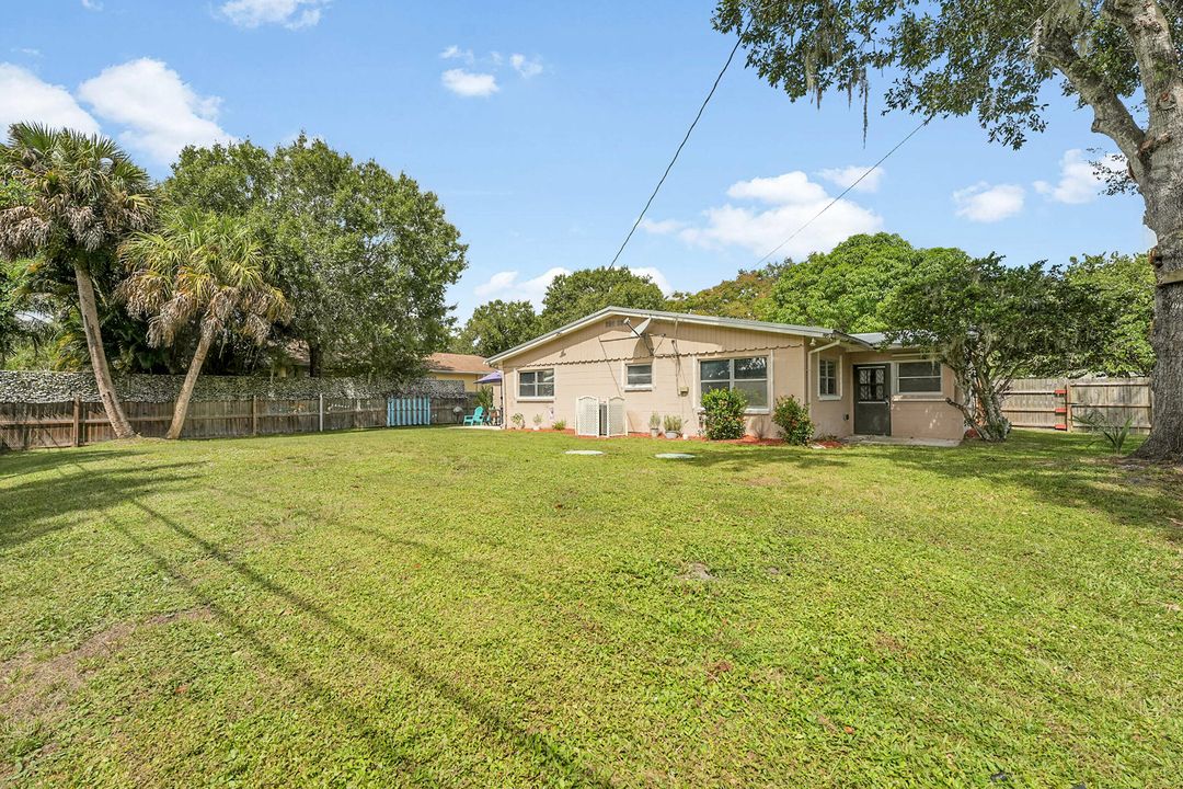 Active With Contract: $349,900 (3 beds, 2 baths, 1546 Square Feet)