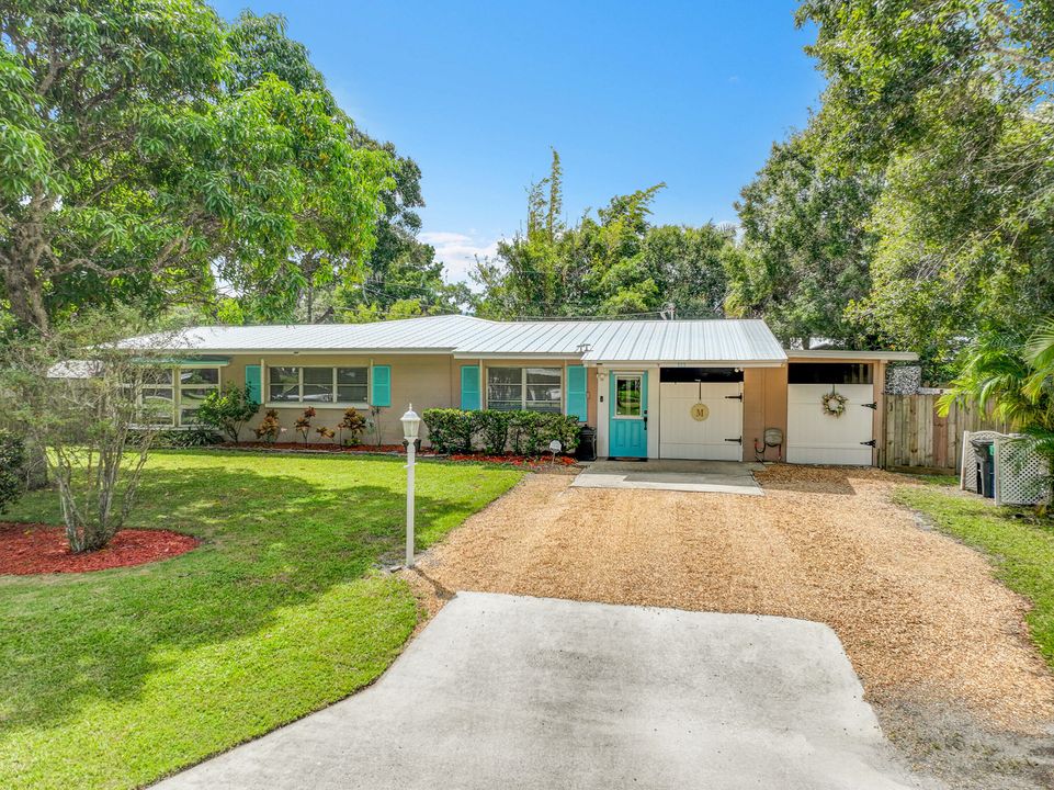 Active With Contract: $349,900 (3 beds, 2 baths, 1546 Square Feet)