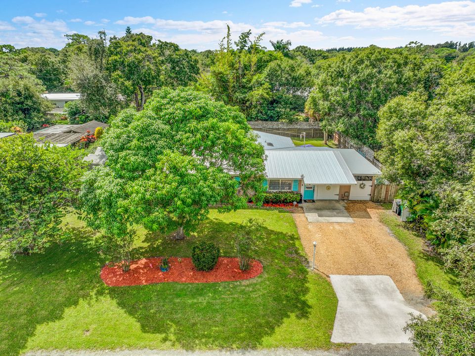 Active With Contract: $349,900 (3 beds, 2 baths, 1546 Square Feet)