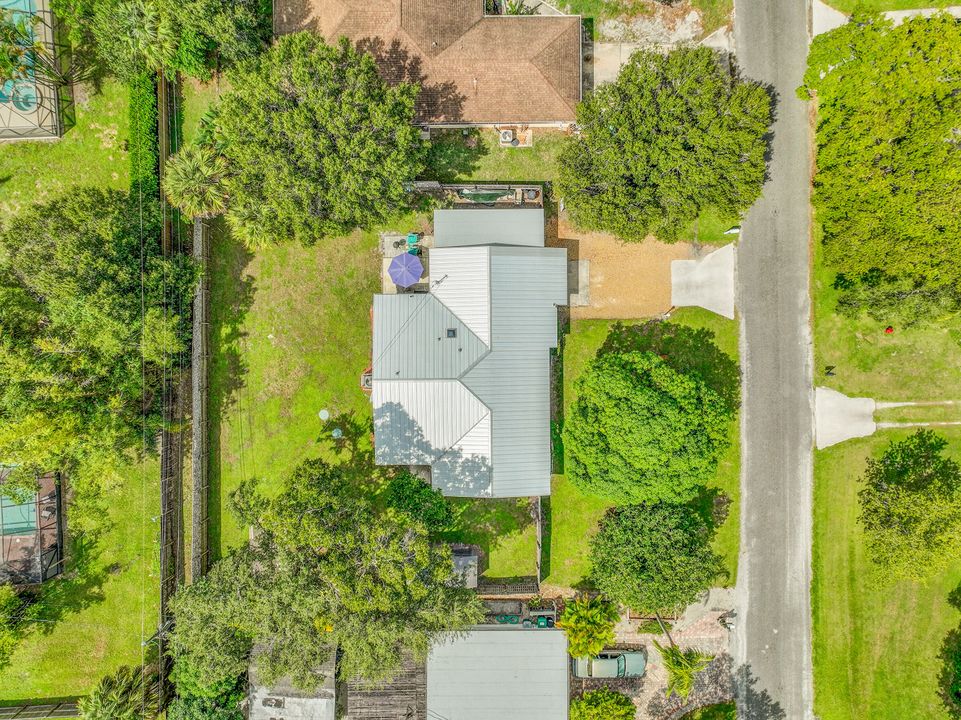 Active With Contract: $349,900 (3 beds, 2 baths, 1546 Square Feet)