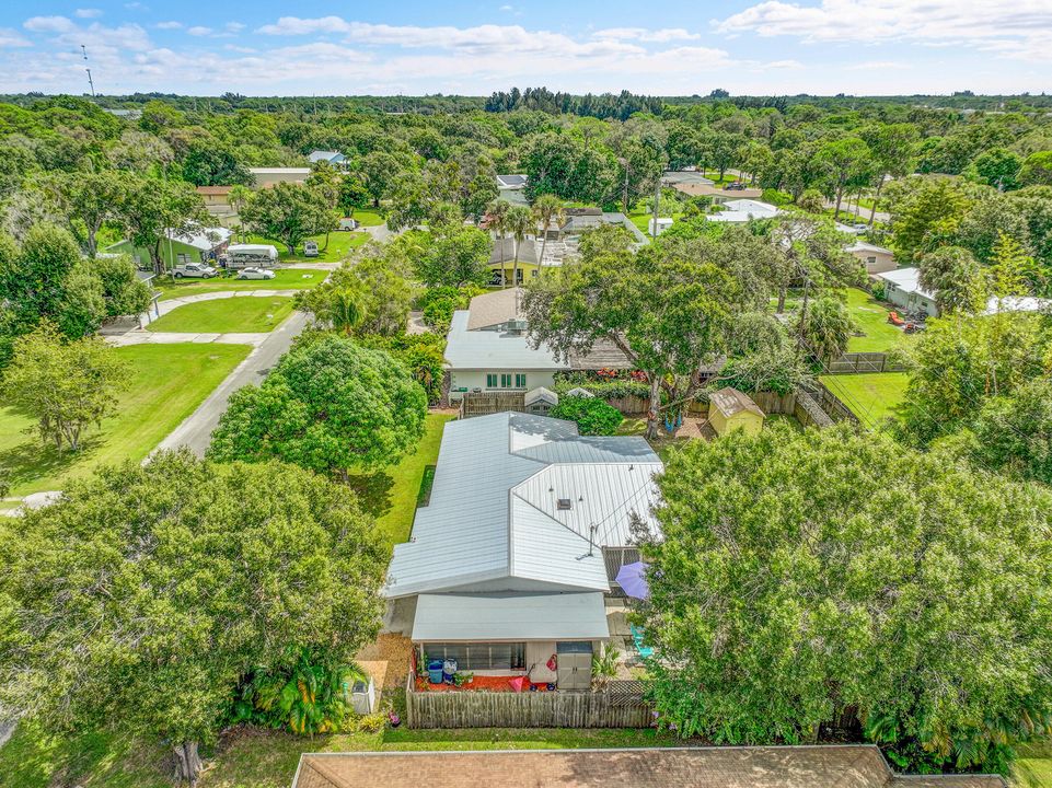 Active With Contract: $349,900 (3 beds, 2 baths, 1546 Square Feet)
