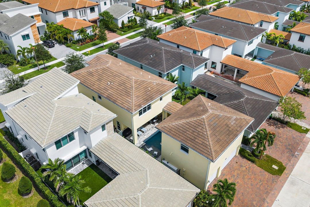 Под контрактом: $1,695,000 (4 спален, 5 ванн, 3760 Квадратных фут)